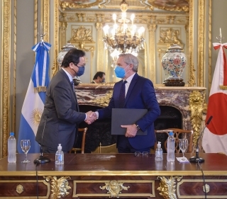 En la ceremonia del Canje de Notas