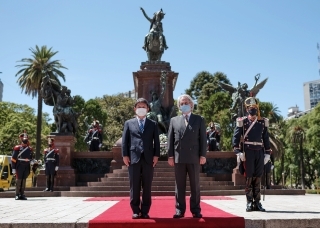 Ofrenda Floral a a estatua del General San Martín